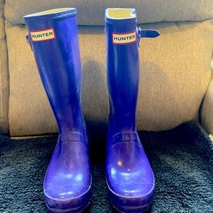 Gently Used Hunters Boots